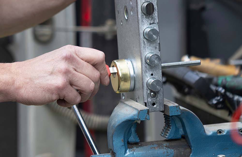 sostituzione cilindro europeo a Bologna e provincia